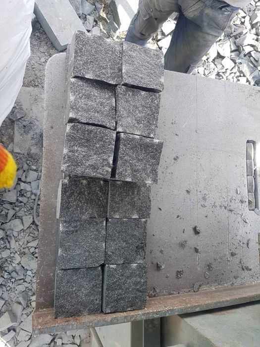 Бруківка (брусчатка гранитная, шашка) з граніту від виробника