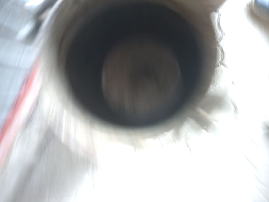 Dwie konwie, beczki na mleko