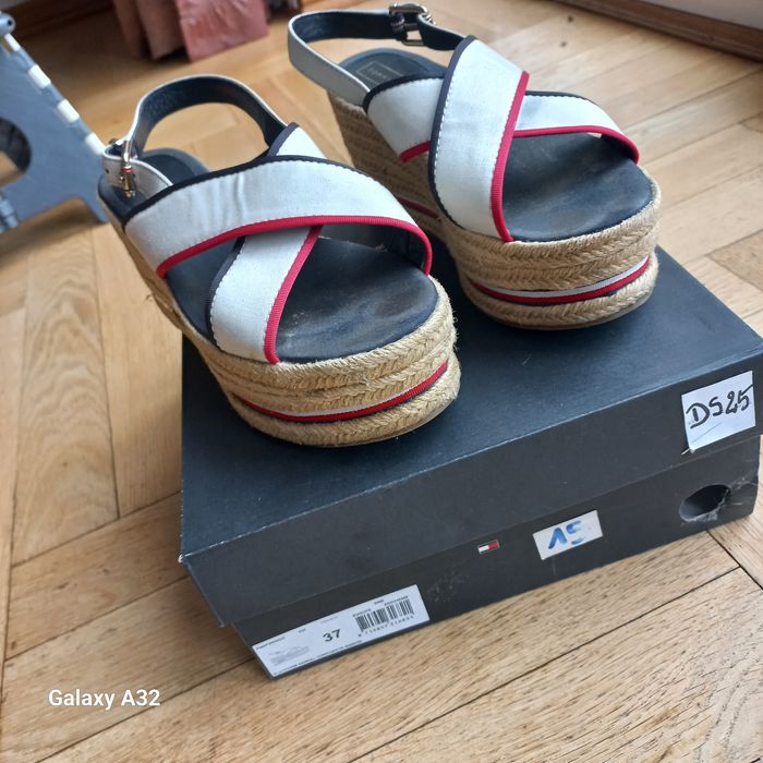 Tommy hilfiger buty 37 sandaly  stan bardzo dobry