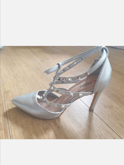 Szpilki sandałki ćwieki