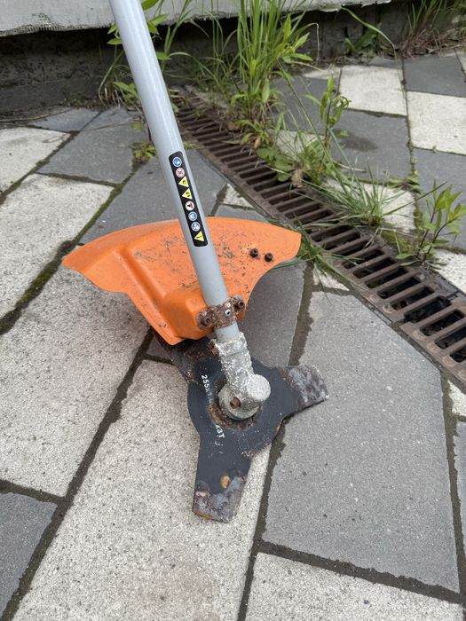 Газонокосарка Sequoia. Нова. SEB 1400D