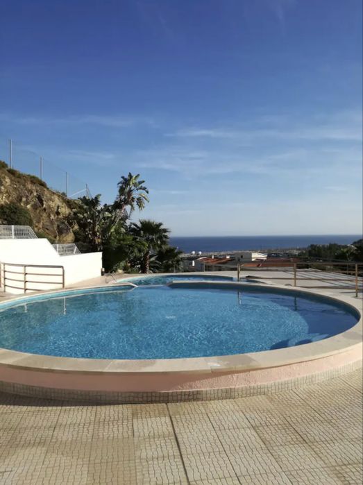 T2 Sesimbra a 200m da praia - Piscina e Estacionamento -