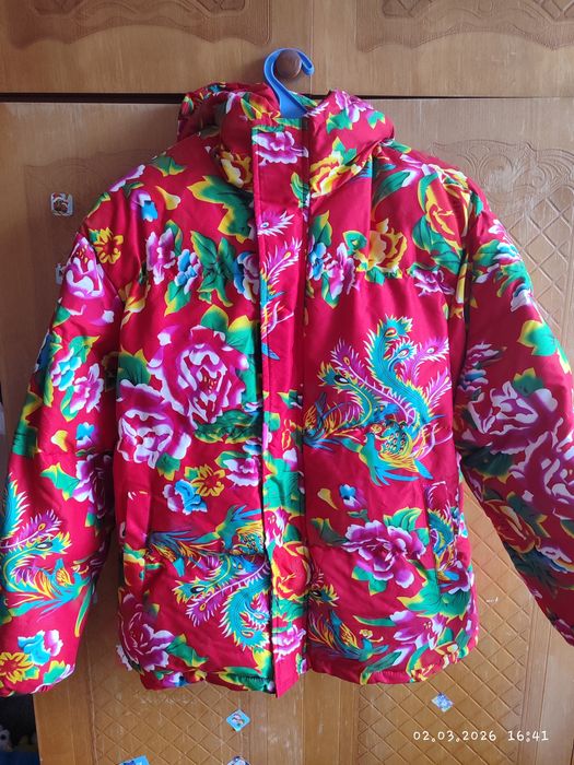 Нова яскрава куртка