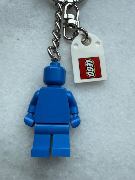 Brelok VIP z ludzikiem i klockiem LEGO