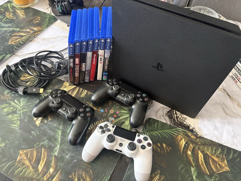 Play Station 4 plus zestaw gier