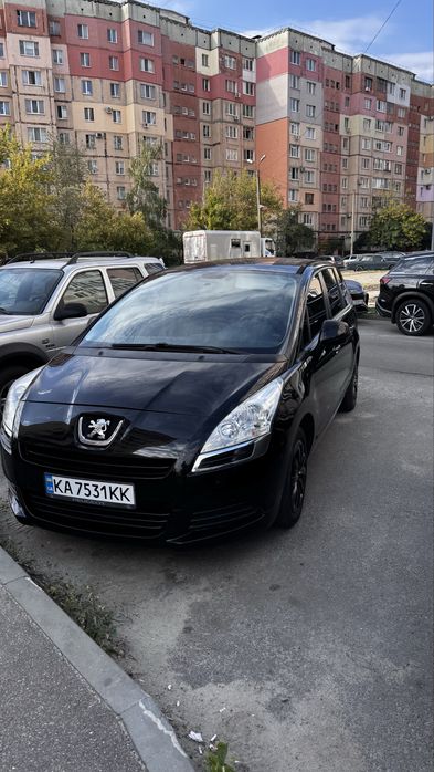 Peugeot     5008
