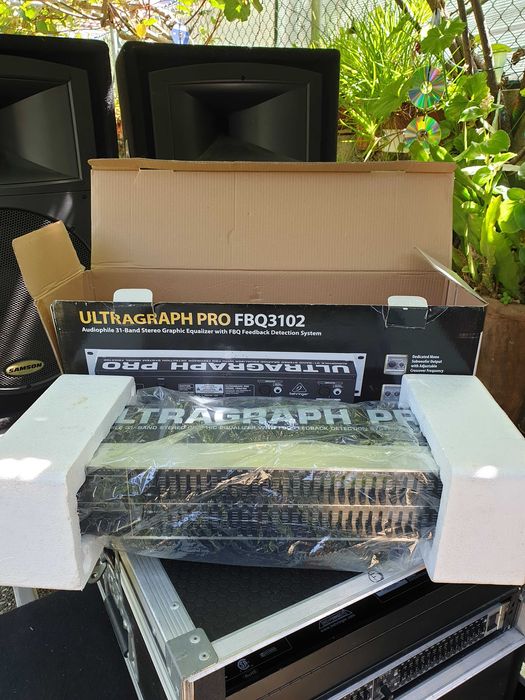 Equalizador Behringer FBQ3102