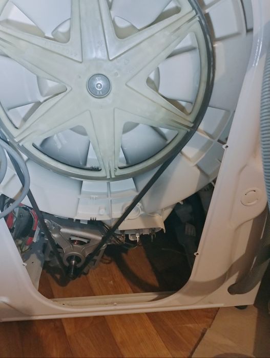 Стиральная машина Candy,нужен ремонт, протекает