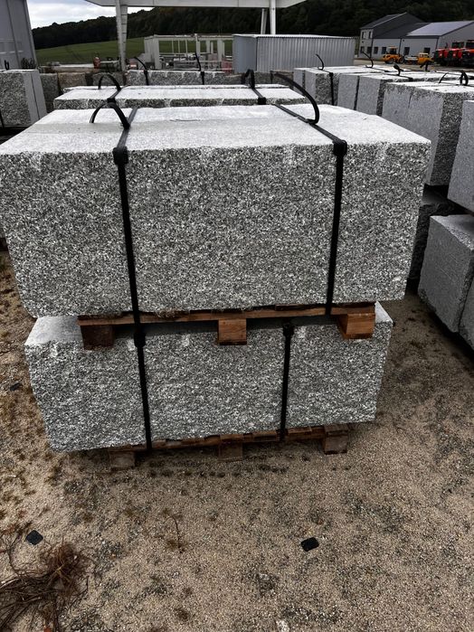 bloki granitowe surowo łupane producent
