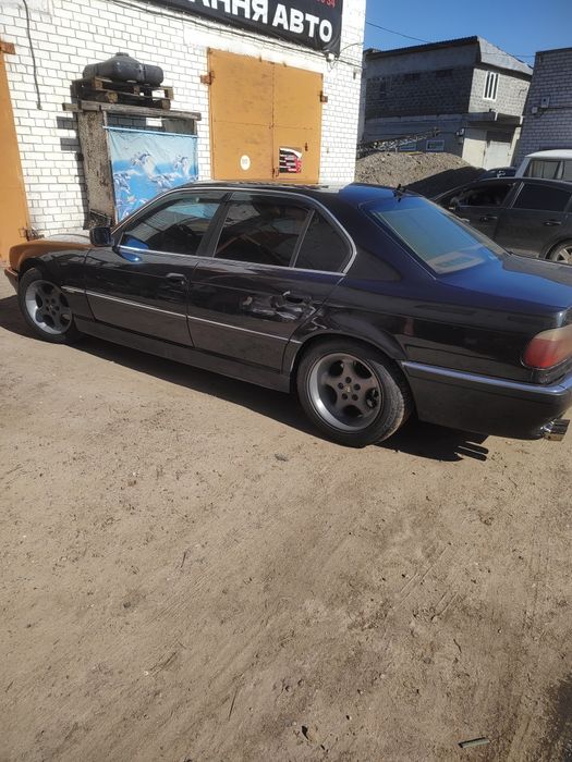 продам авто BMW 7