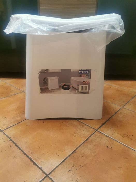 Siedzisko Wenko Wing. Nowe w folii