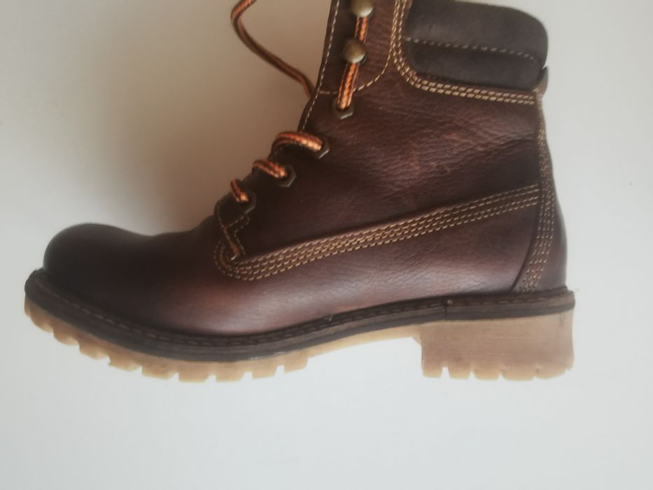 Buty damskie sportowe traperki ocieplane skórzane firmy Tamaris r. 38