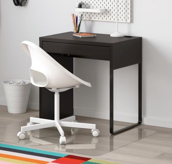 Secretária IKEA MICKE Castanho-Escuro (73x50 cm) – Excelente Estado