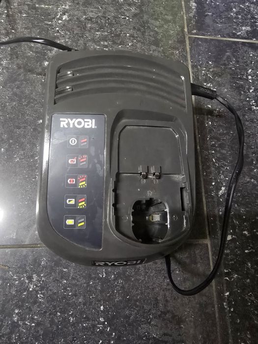 Ładowarka Ryobi 18V