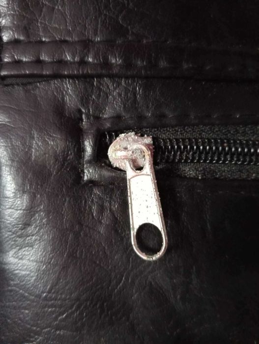 ML_002 | Mala Tira Colo | Imitação Hello Kitty | Fechos Estragados