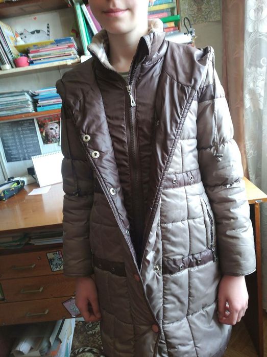 Курточка весна-осень , на синтепоне, лёгкая, теплая,отличное состояние