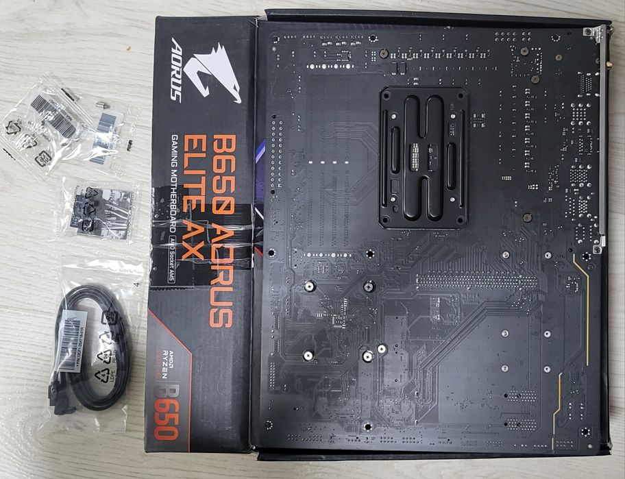 Материнська плата GIGABYTE B650 AORUS ELITE AX
