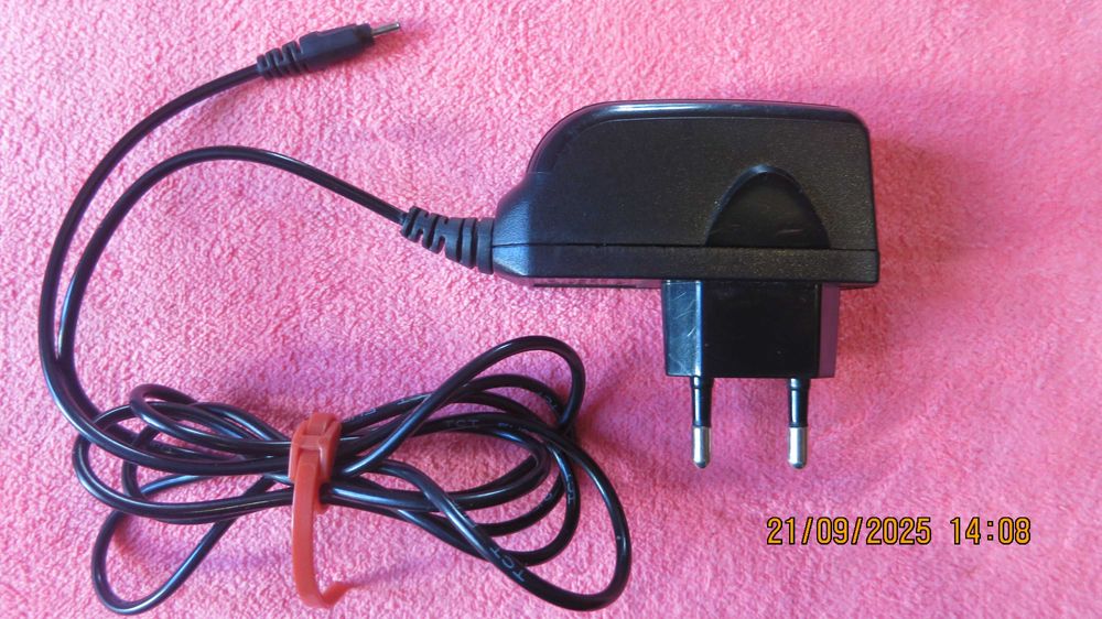 СЗУ Nokia TCT (KMT) NSH-12E 5,7V 800mA (2мм тонкий штырь)