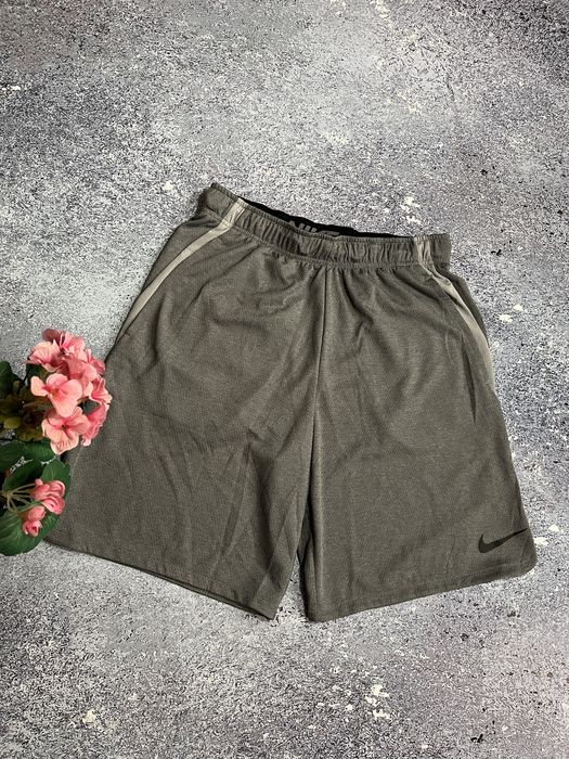 Сірі спортивні шорти чоловічі Nike dri fit (Оригінал)
