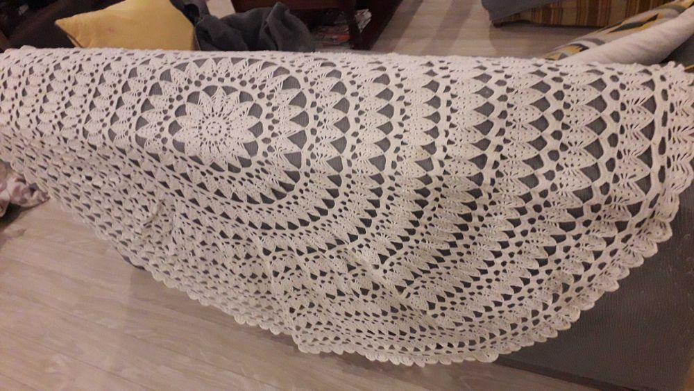 Toalha em renda, feita à mão