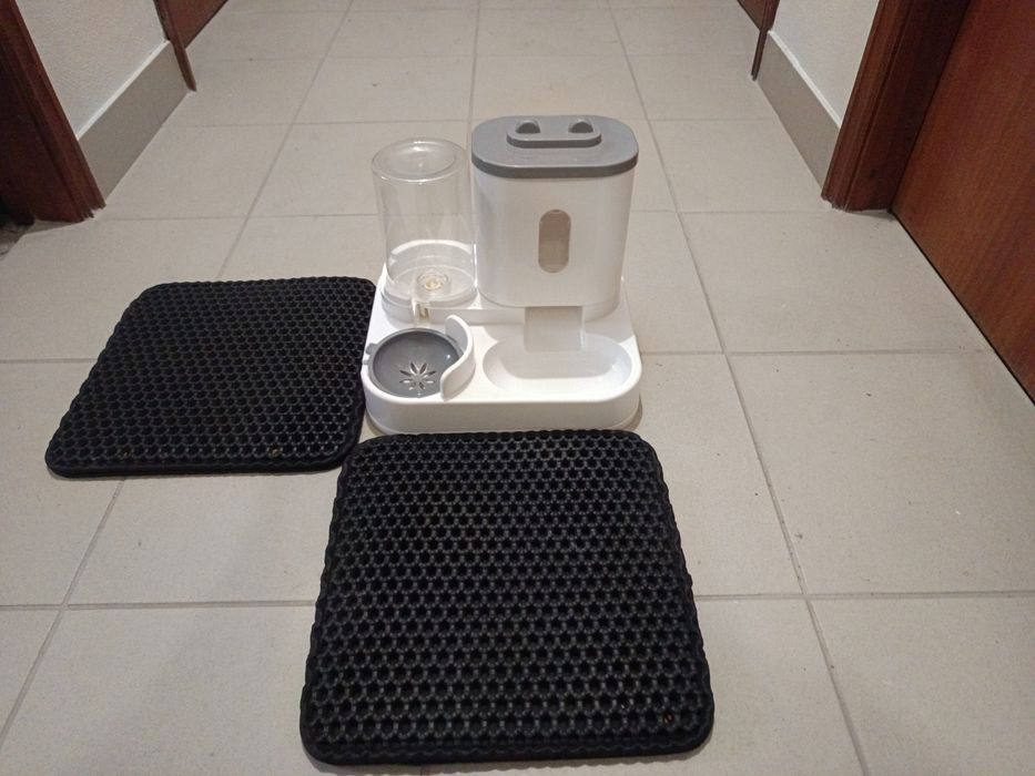 Comedouro e bebedouro