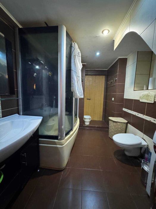 В продажу простора 3-кімнатна квартира в центрі міста!