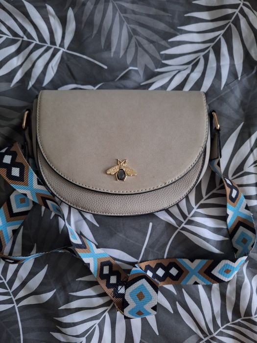 Torebka  damska  z muchą