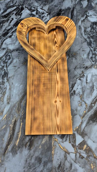 Serce na desce opalone pochylone do kompozycji kwiatowych