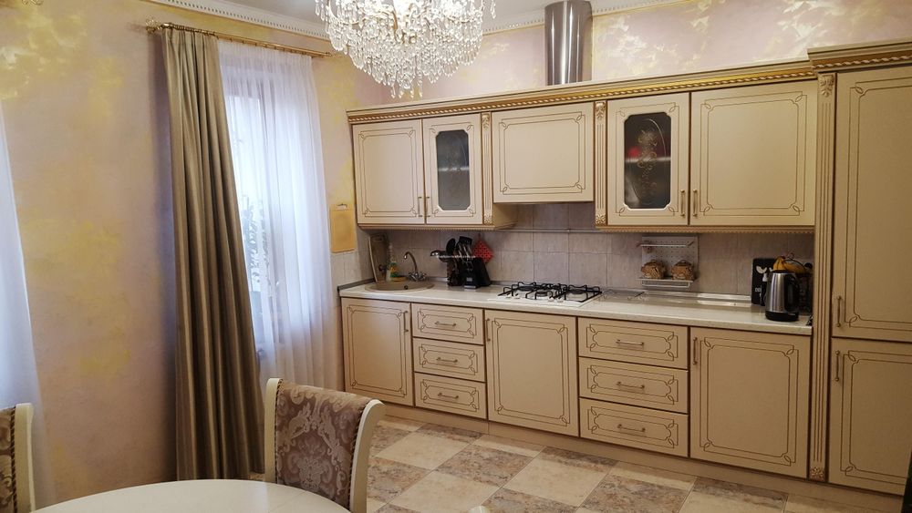 Hg Продам 2х этажный дом рн Місто