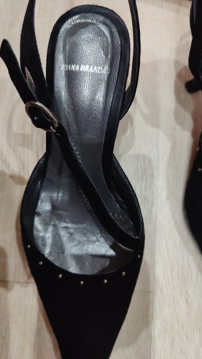 Sapatos em camurça preta