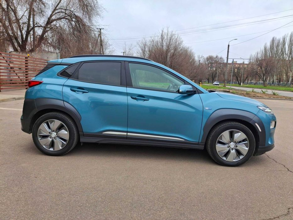 Hyundai Kona Electric. 64 kw.