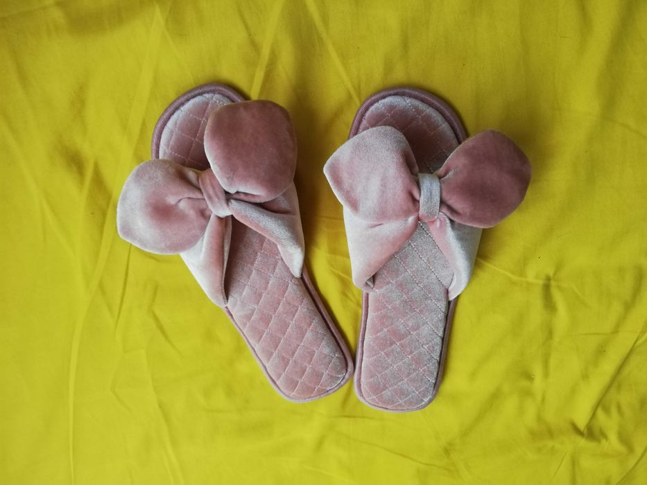 eleganckie mięciutkie pantofle kapcie glamour pudrowy róż 39