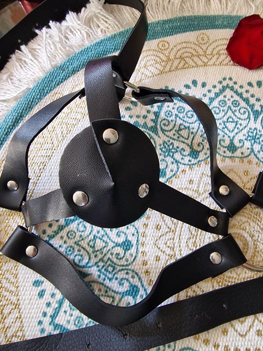 Skórzana bielizna damska.