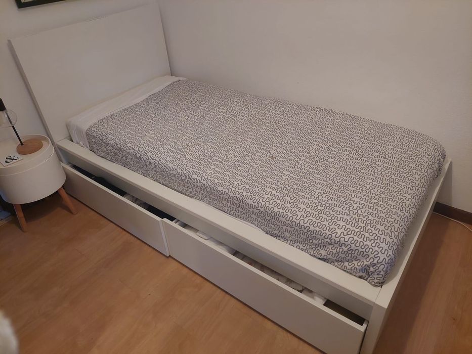 Cama de solteiro com colchão