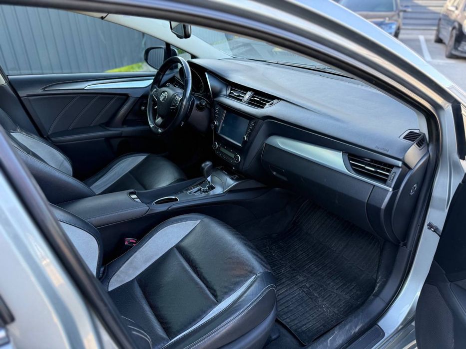 Toyota Avensis 2016