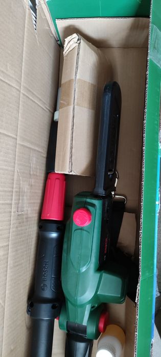 Piła akumulatorowa Bosch Universal Pole 18V na wysięgniku gałęziówka