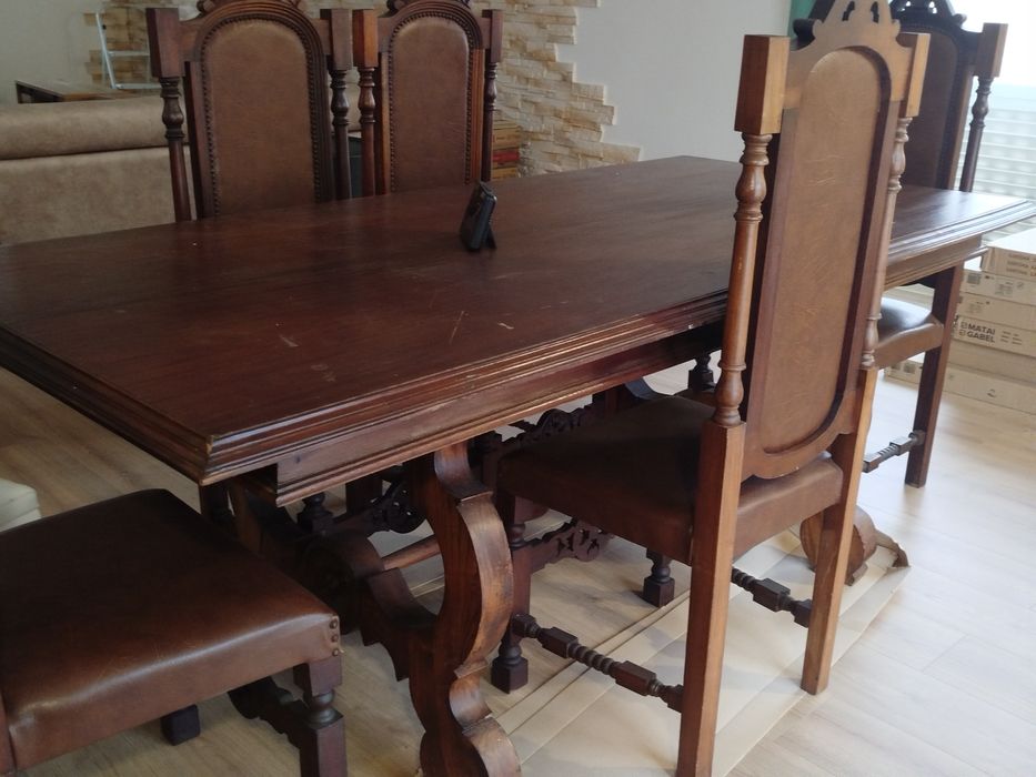 Vendo 1 mesa e 6 cadeiras