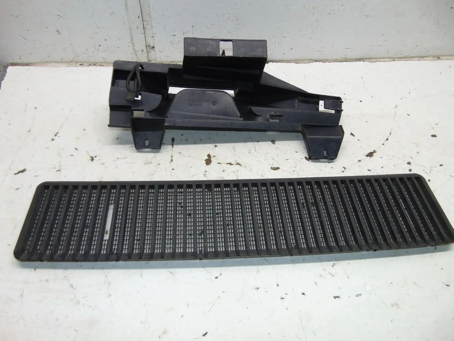 Volvo 340 grelha capot " nova de stock antigo