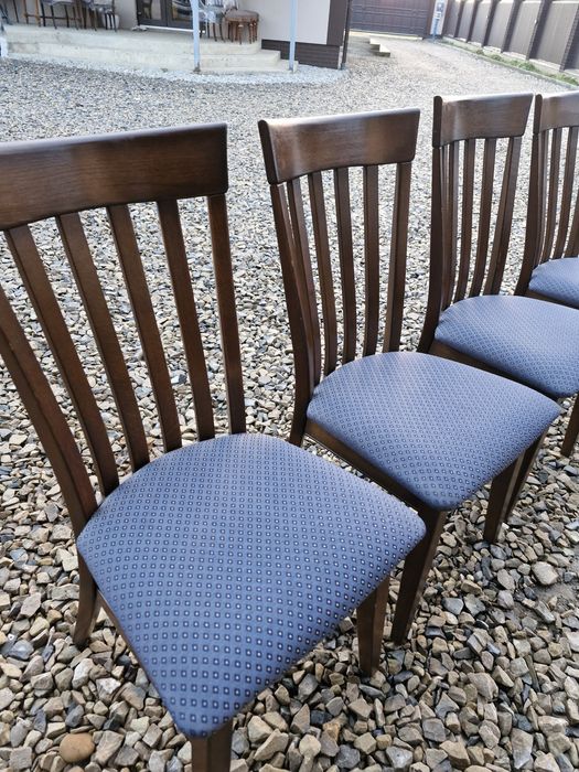 Стільці дубові .