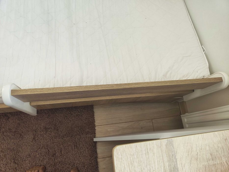 Łozko 160x90 ze stelażem, skrzynia, materacem, barierka ochronna