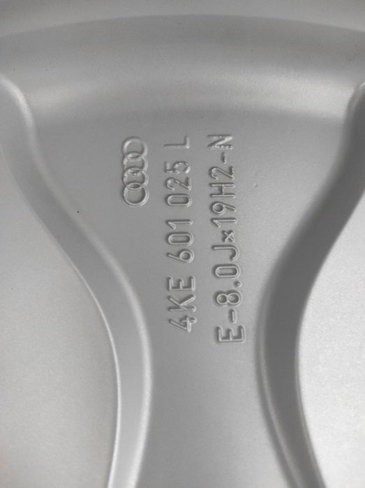 464 Felgi aluminiowe ORYGINAŁ AUDI R 19 5x112 otwór 66,6 B. CZUJNIKI