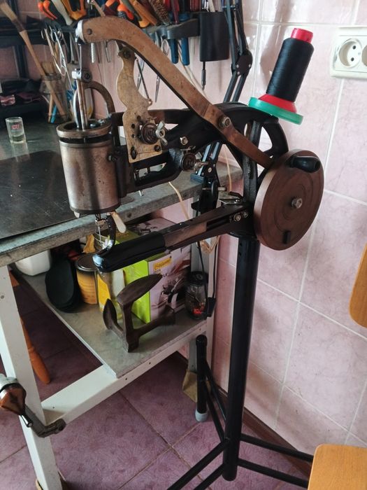 Нова швейна машина для ремонту взуття