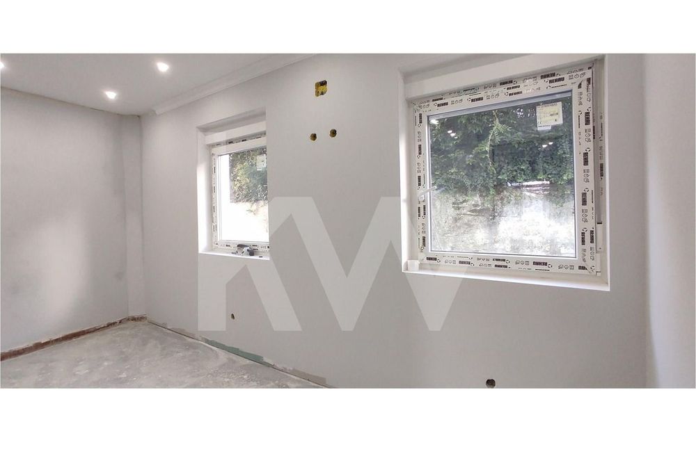 R/C de  moradia totalmente remodelado em Caneças com quintal