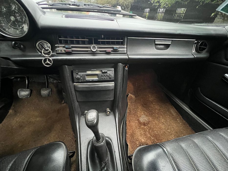 Mercedes Benz 220D (W115) - Negociável