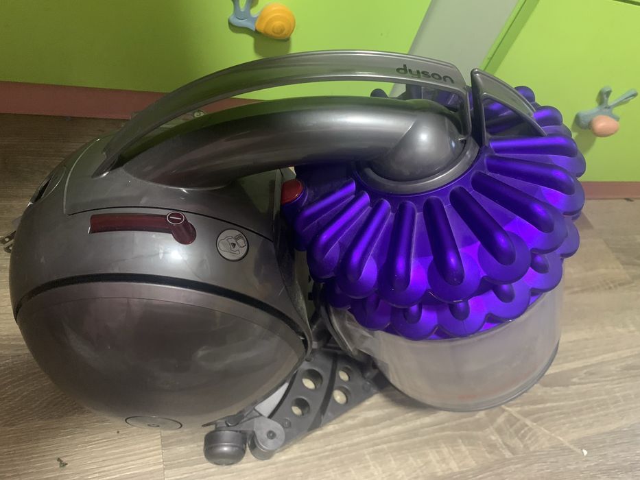 Продам пылесос Dyson !!!