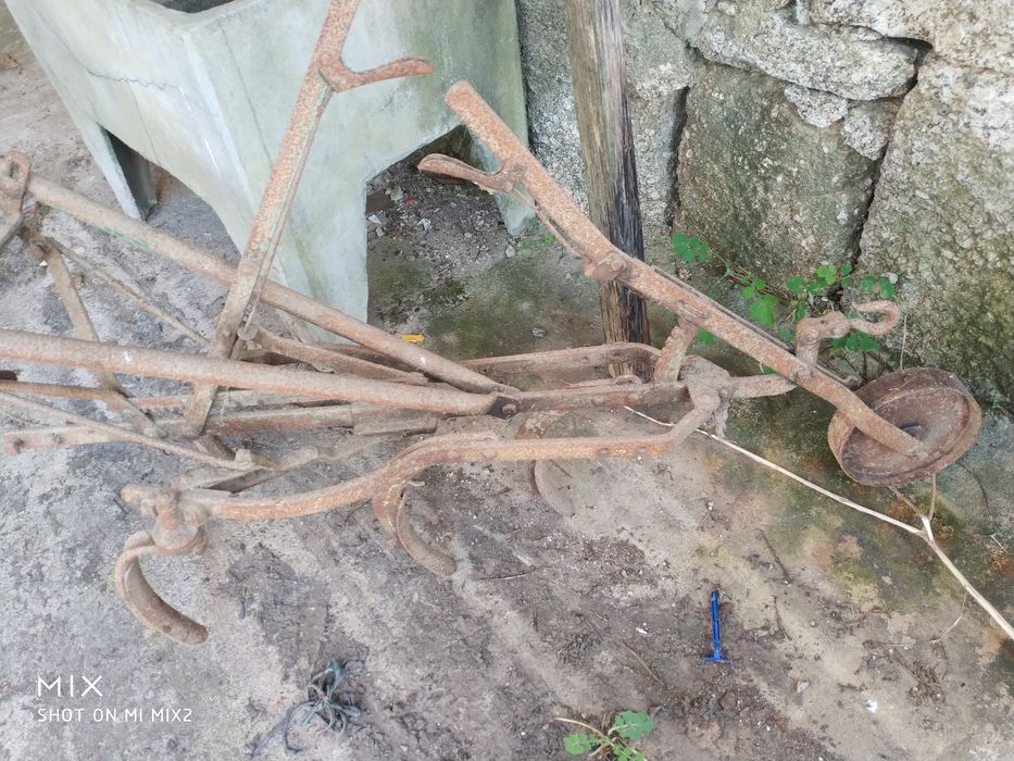 Máquina  de costura e outros