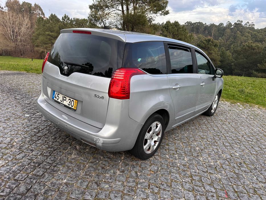 Peugeot 5008 1.6 HDI 115cv – 7 Lugares