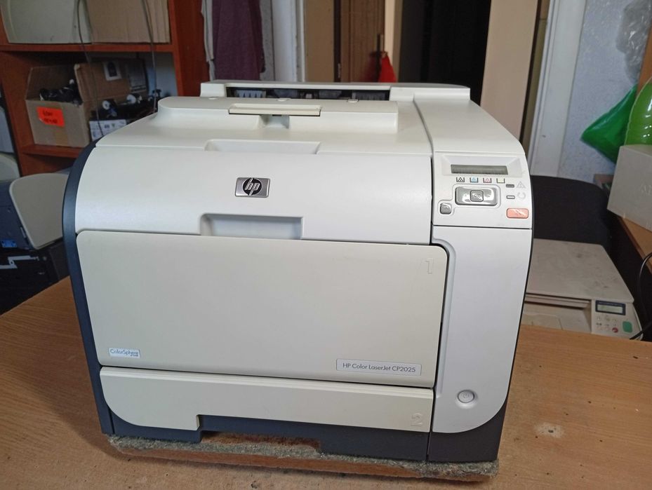 Кольоровий лазерний принтер HP Color LaserJet CP2025n, заправлений 100%, малий пробіг