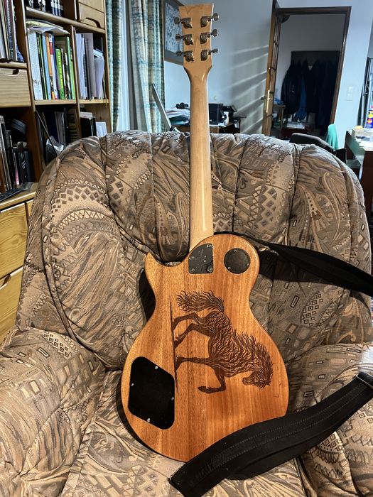 Guitarra elétrica Harley Benton personalisada