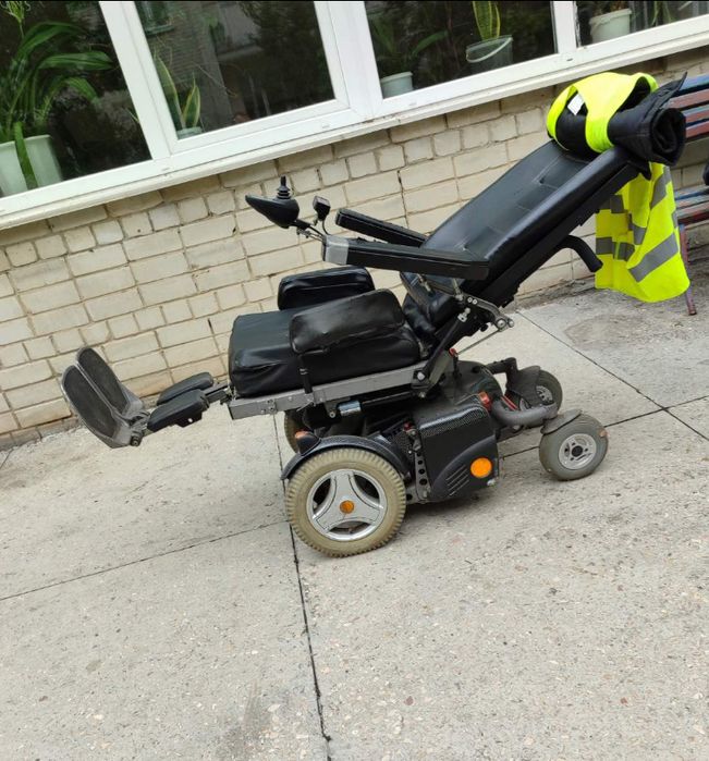 Инвалидная коляска с электроприводом